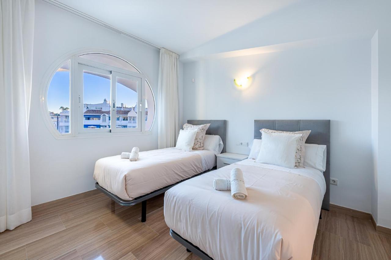 Atico Puerto Marina First Island With Sea Views And Rooftop Pool Benalmádena Eksteriør billede